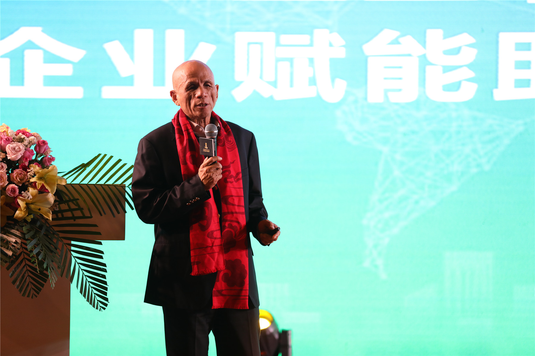 賽伯樂(lè)董事長(zhǎng)朱敏出席“2018江蘇年度經(jīng)濟(jì)人物”頒獎(jiǎng)典禮